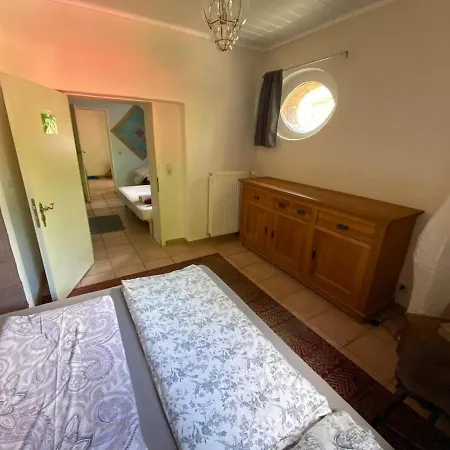 2 Bedroom With Bathroom - Altbauvilla Daire Burgen (Mayen-Koblenz)